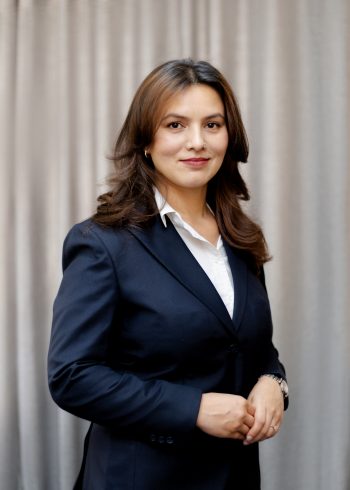 Isha Karki, аналитик, Michael Macfarlane Associates